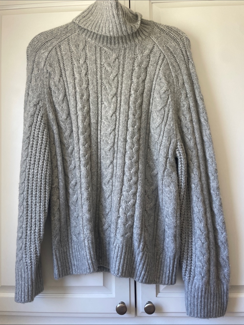 Classic Cable Knit Turtleneck Sweater - Light Gray